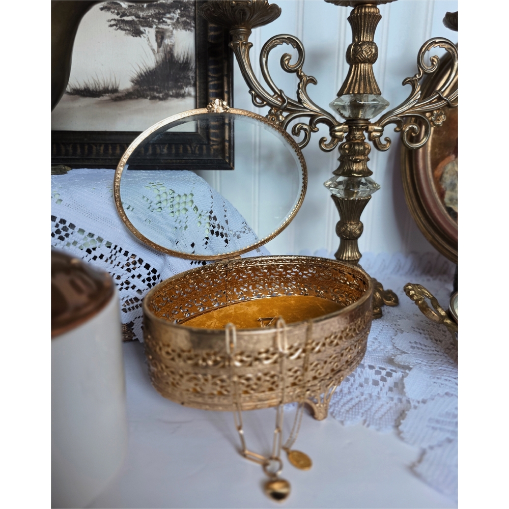 Vintage America Gold Candle Holder Elegant Accent - Picture 9 of 10